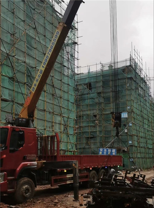 牟定县“慢工细活”—— 吊车的 “微动控制” 技术